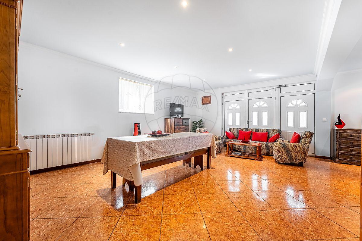 Moradia T6 para venda