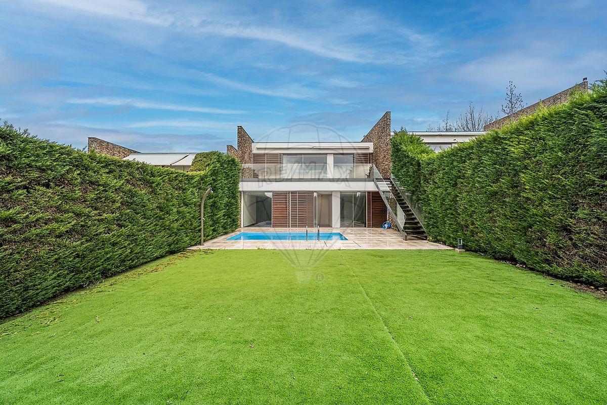 Moradia T4 para venda