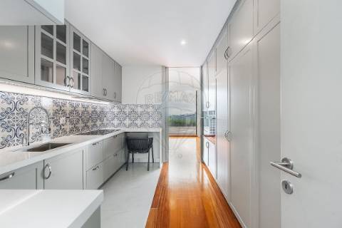 Moradia T4 para venda