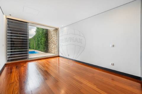 Moradia T4 para venda