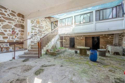 Moradia T4 para venda