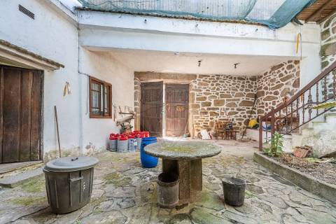 Moradia T4 para venda