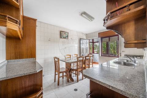 Moradia T4 para venda