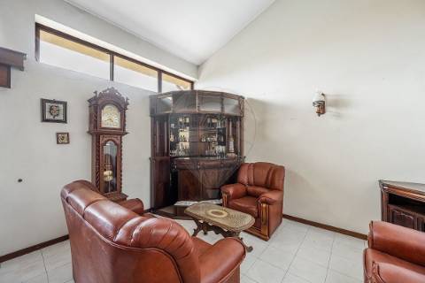 Moradia T4 para venda