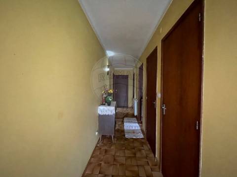 Moradia T4 para venda