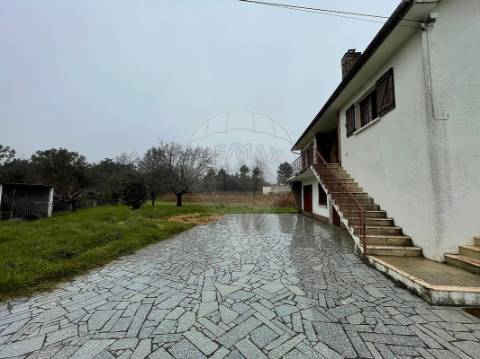 Moradia T4 para venda