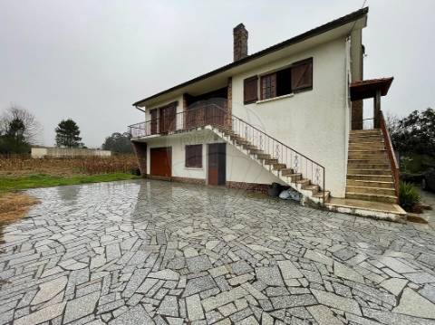 Moradia T4 para venda