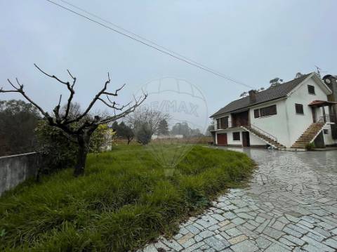 Moradia T4 para venda