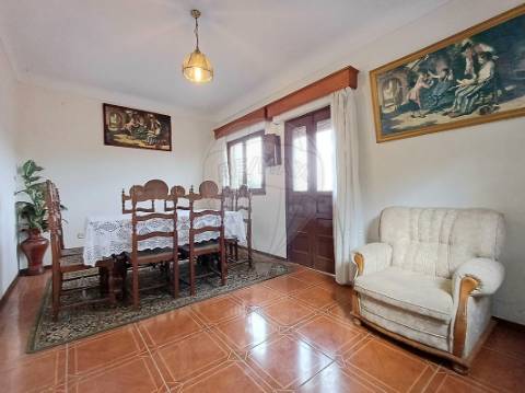 Moradia T5 para venda