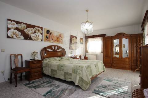 Moradia T4 para venda