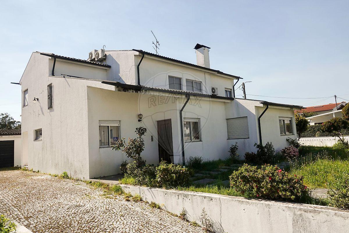 Moradia T4 para venda