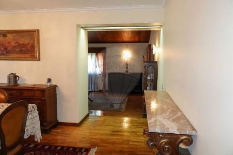 Moradia T4 para venda