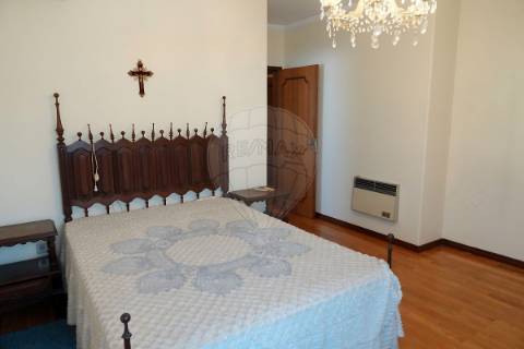 Moradia T4 para venda