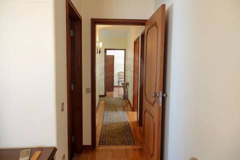 Moradia T4 para venda