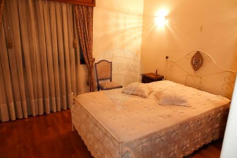 Moradia T4 para venda