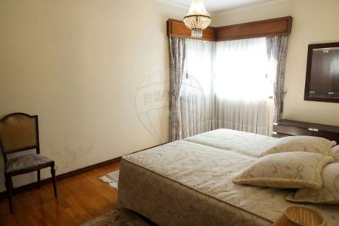 Moradia T4 para venda