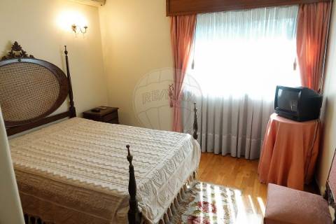 Moradia T4 para venda