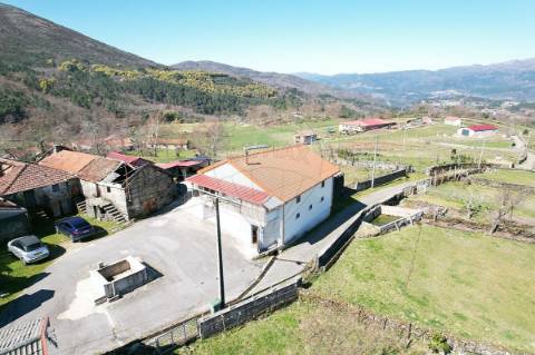 Moradia T4 para venda