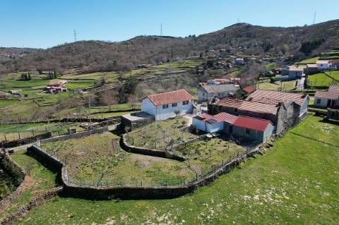 Moradia T4 para venda