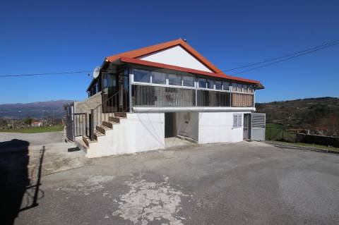 Moradia T4 para venda