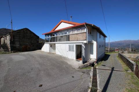 Moradia T4 para venda