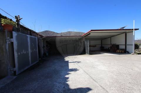 Moradia T4 para venda