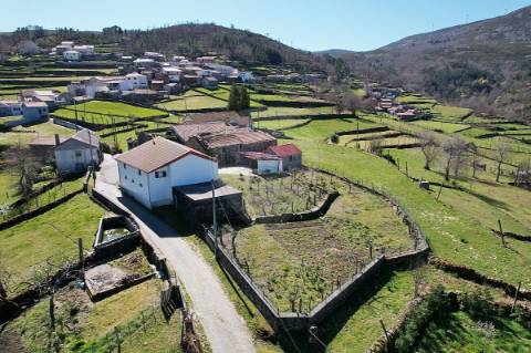 Moradia T4 para venda