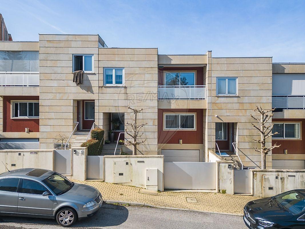 Moradia T4 para venda