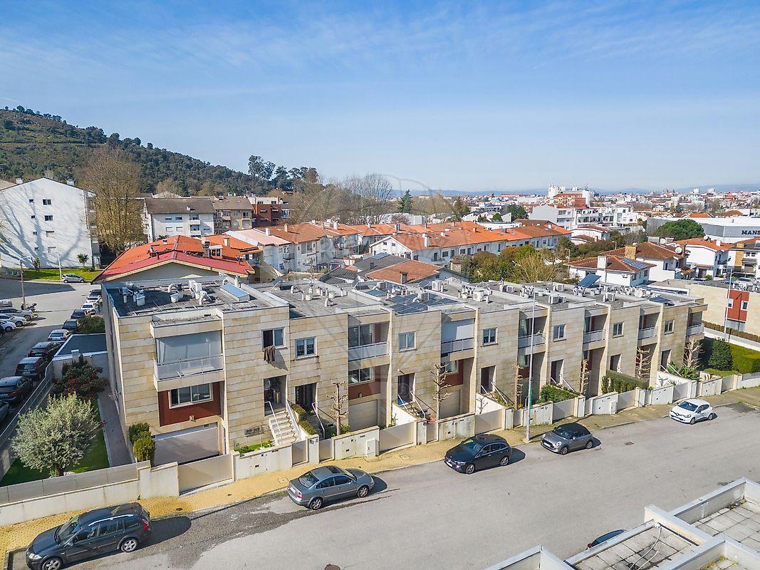 Moradia T4 para venda