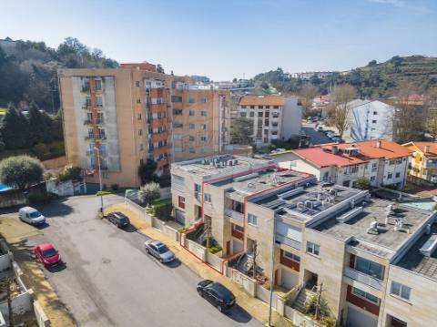 Moradia T4 para venda