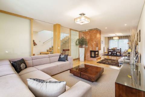 Moradia T4 para venda