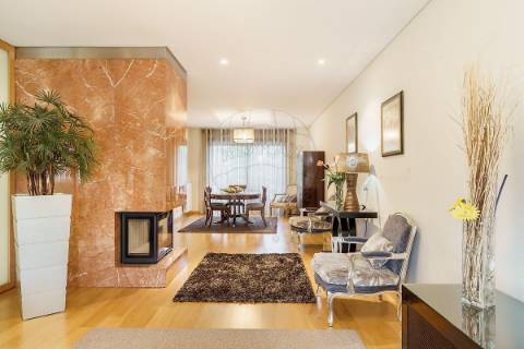 Moradia T4 para venda