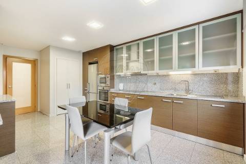 Moradia T4 para venda