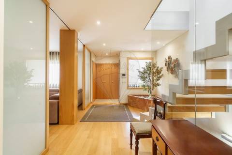 Moradia T4 para venda