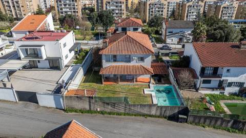 Moradia T4 para venda