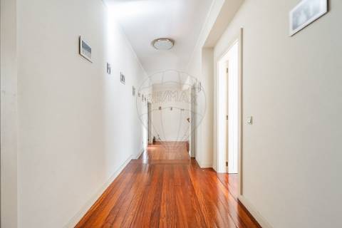 Moradia T4 para venda