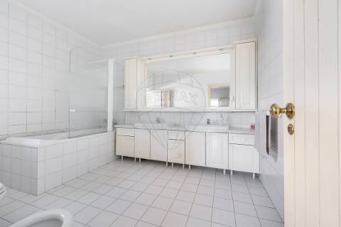 Moradia T4 para venda