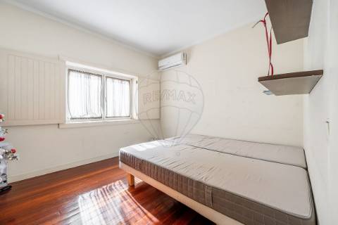 Moradia T4 para venda