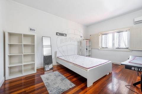 Moradia T4 para venda