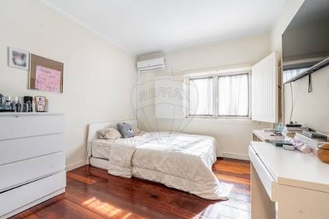 Moradia T4 para venda