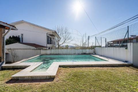 Moradia T4 para venda