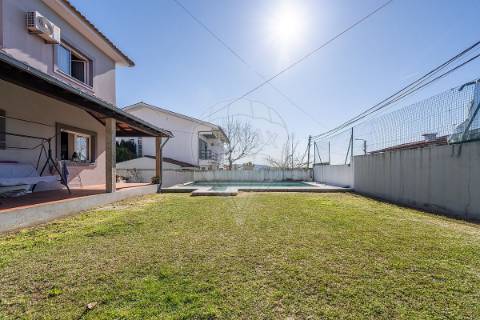 Moradia T4 para venda