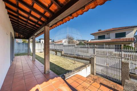 Moradia T4 para venda