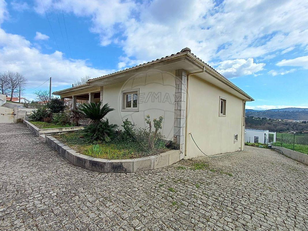 Moradia T4 para arrendamento
