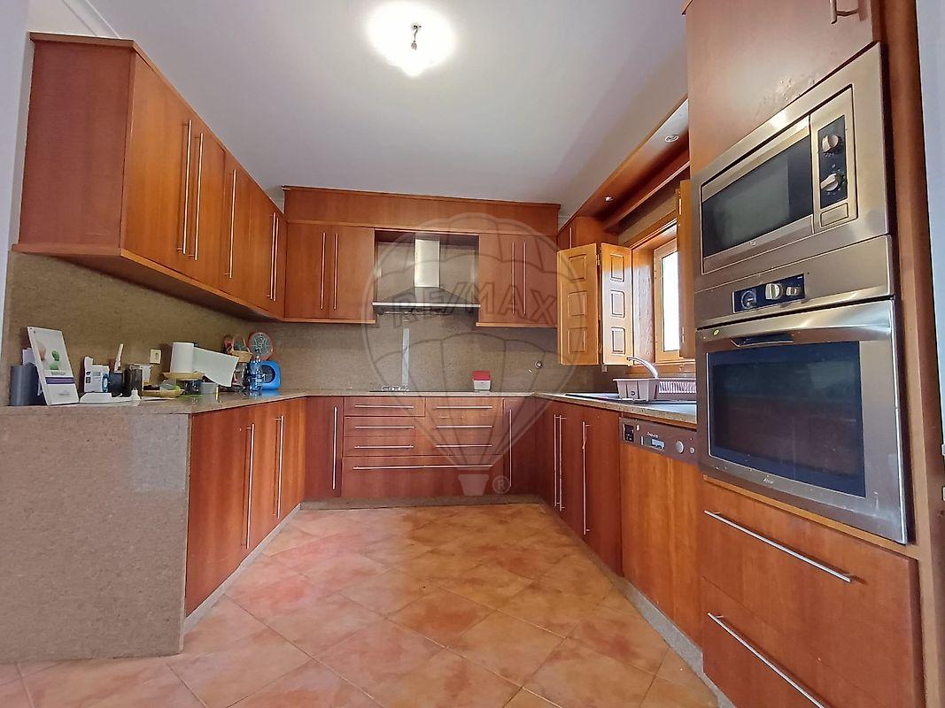 Moradia T4 para arrendamento