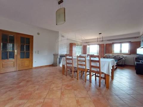 Moradia T4 para arrendamento