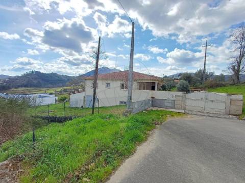 Moradia T4 para arrendamento