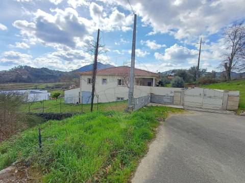 Moradia T4 para arrendamento