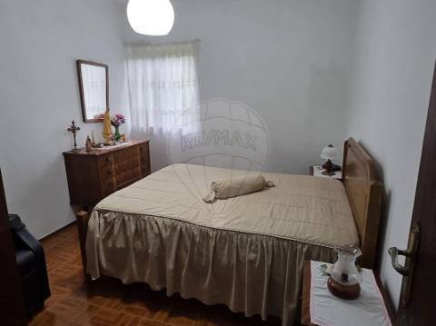 Moradia T4 para venda