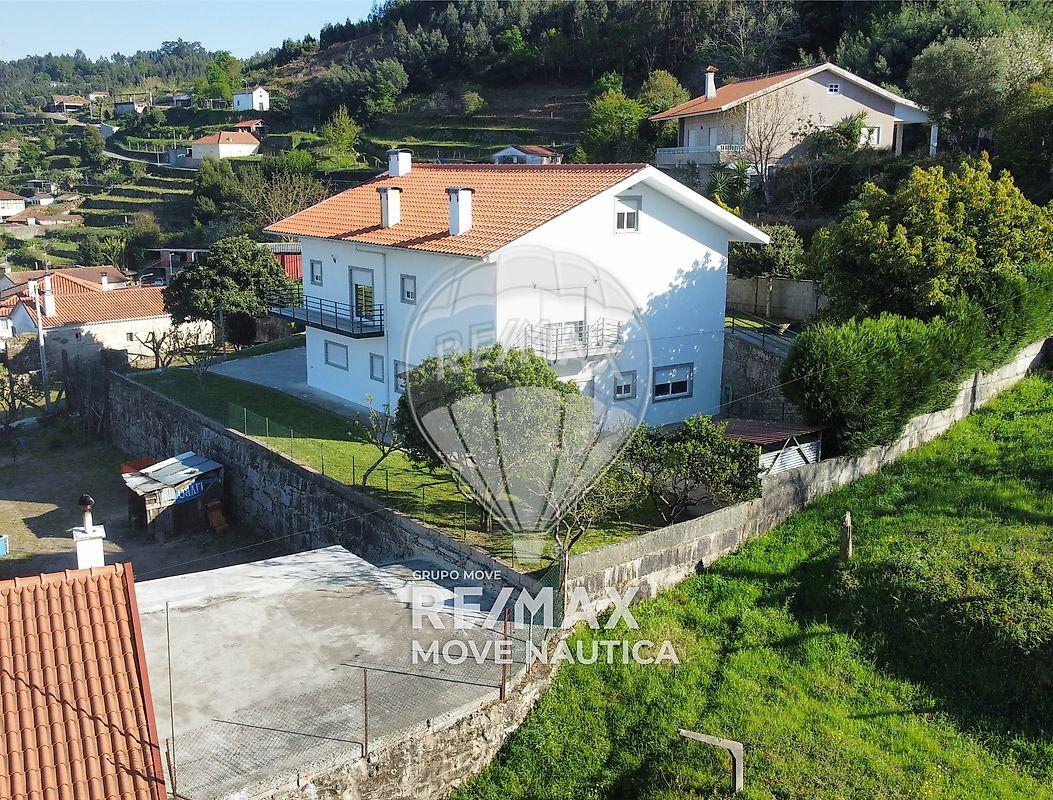 Moradia T4 para venda